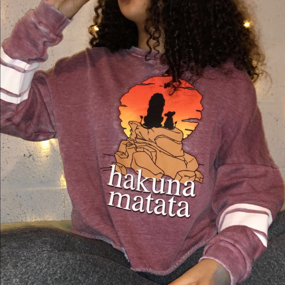 Long sleeve Hakuna Matata crop top